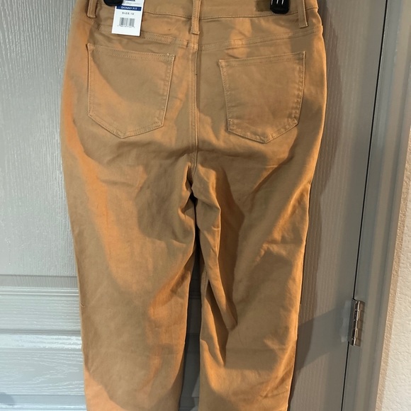 Bleu Denim Design Company Women’s 12 Tan Capris Skinny Fit NWT - Picture 3 of 4
